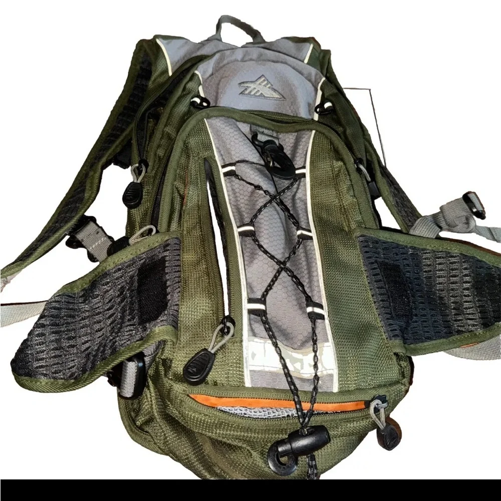 High Sierra Air Mesh Back Hydration Green/Gray Hiking Carry Padded Backpack. NN